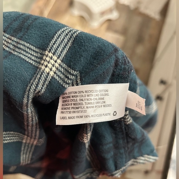 Dark Green Universal Thread Flannel - Picture 5 of 5